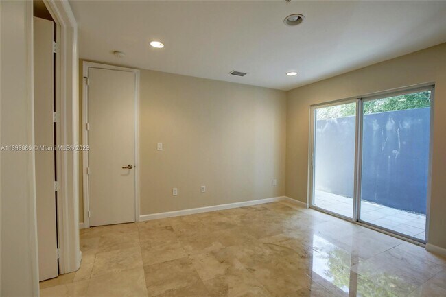 Building Photo - 2699 Tigertail Ave