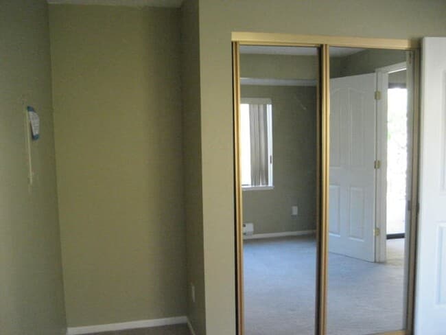 Building Photo - 44 Crestfield Ct