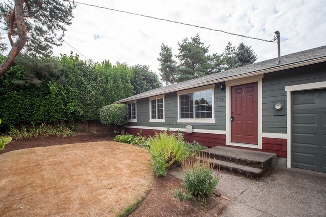 Building Photo - 956 NW Donelson St