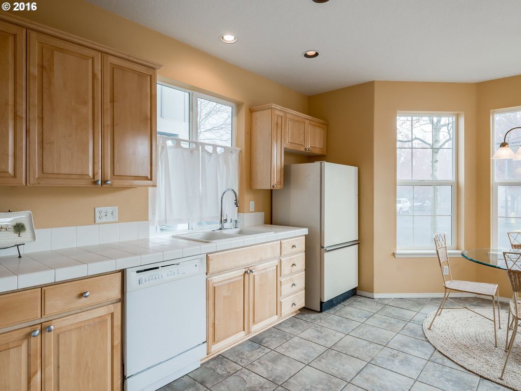Kitchen - 6241 SW 205th Avenue