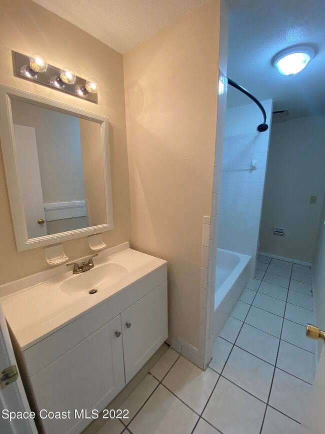 Building Photo - 1895 Guava Ave