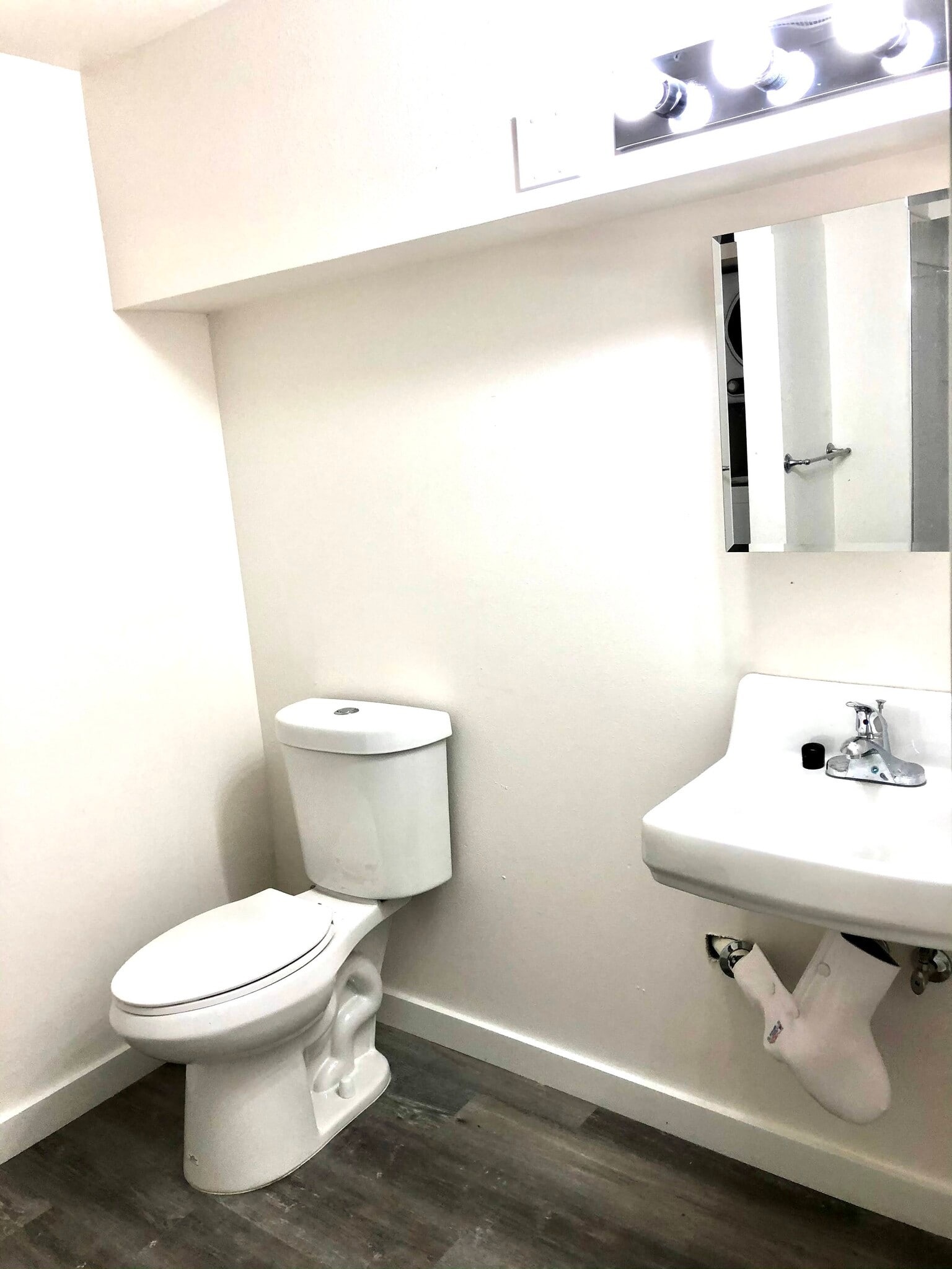 Toilet/Sink - 10734 Stone Ave N