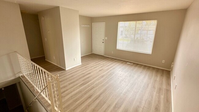 Building Photo - Remodeled 4 Bedroom Townhome!