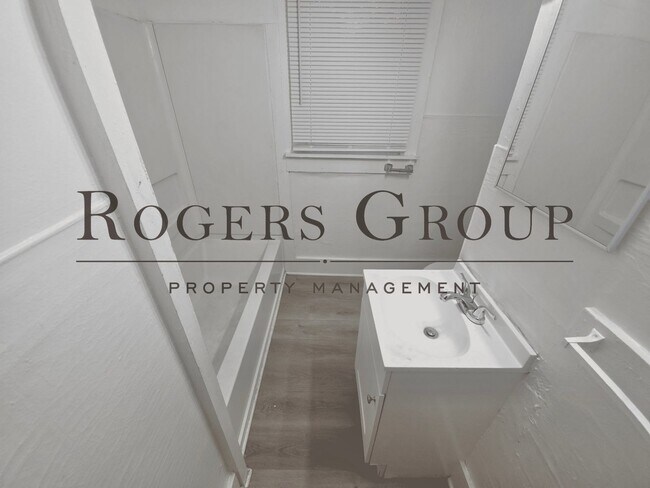 Building Photo - 803 Roberson St