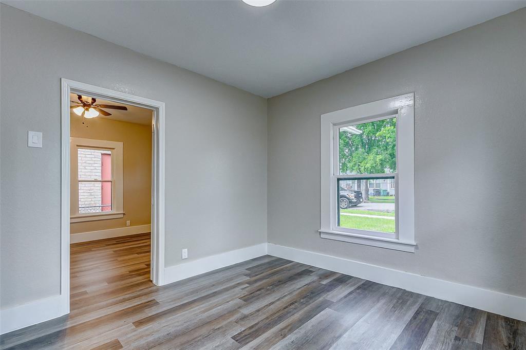 Building Photo - 406 Hahlo St