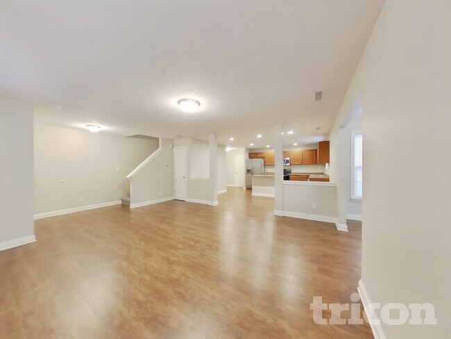 Building Photo - 722 Chestnut Ln