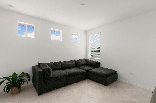 Building Photo - Stylish Corner Coach Home in Prime Fort My...
