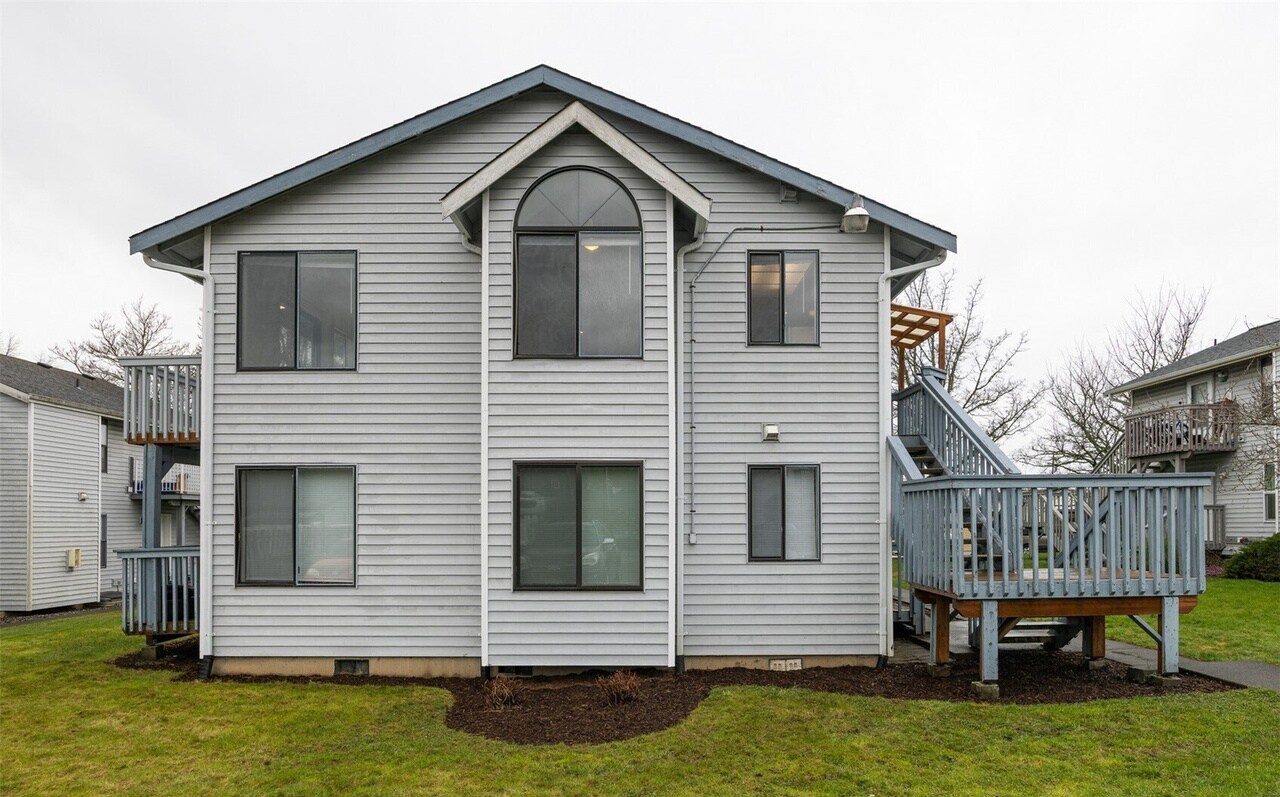 Building Photo - 2324 Valencia St