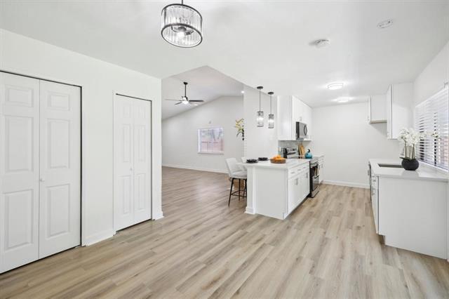 Building Photo - 904 Middle Cove Dr