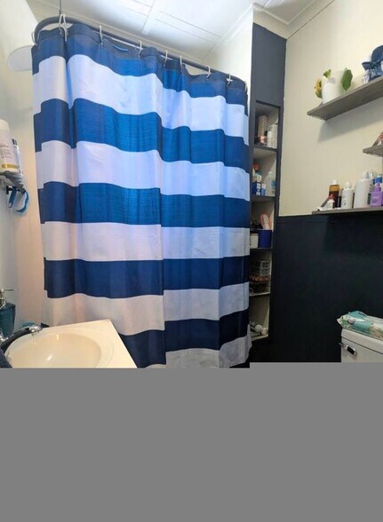 Building Photo - 1220-1222 Schlager St