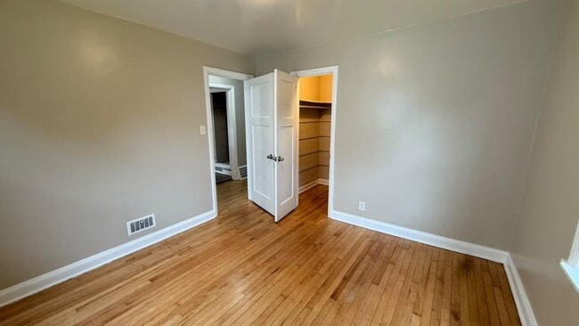 Building Photo - 5726 N 40th St
