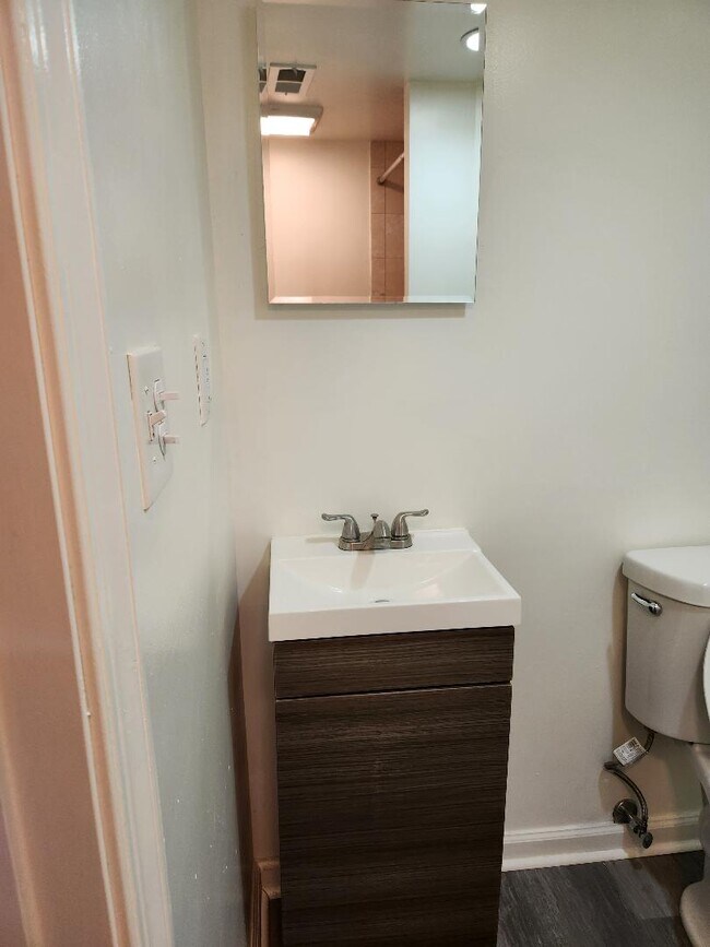 Building Photo - 2701 Woodsdale Ave