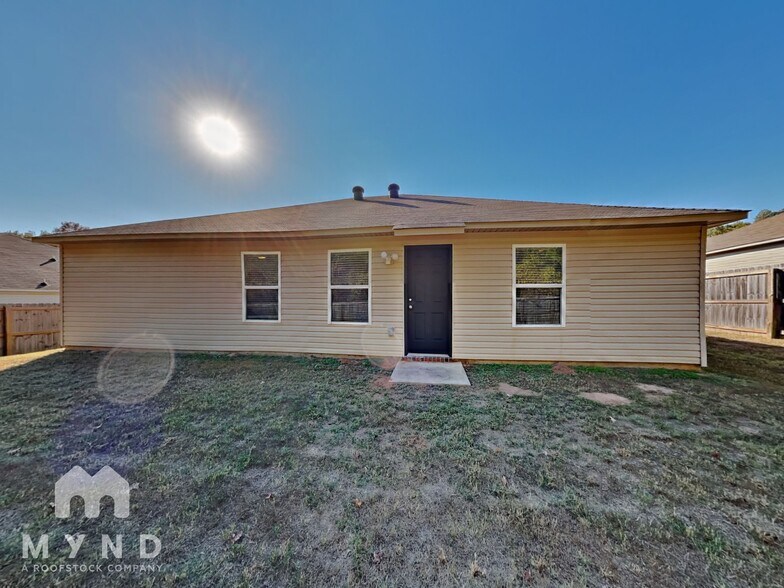 Building Photo - 9176 Pleasant Valley Dr