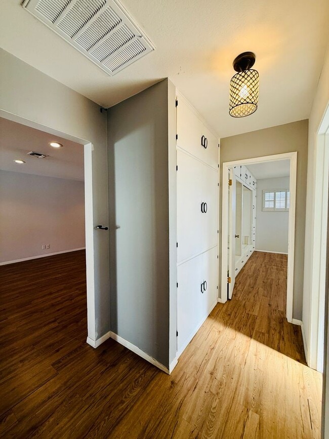 Building Photo - Classic McNeil Estates Ranch-style home-ALL UTILITIES, POOL AND LANDSCAPING INCLUDED WITH RENT!