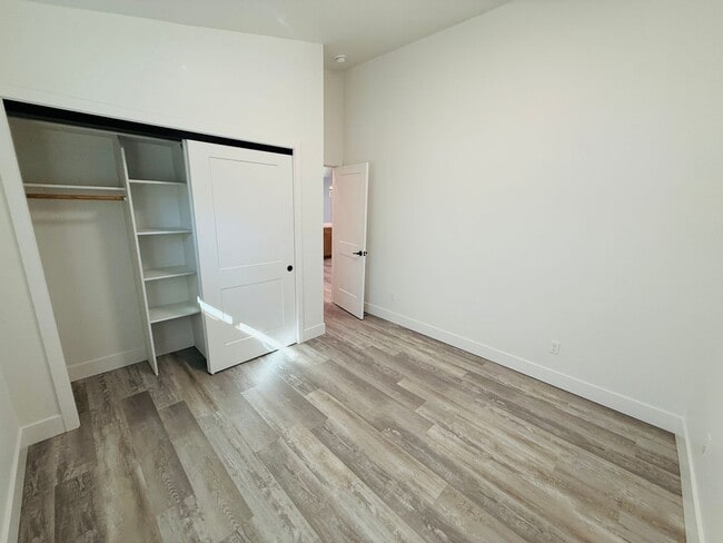 Building Photo - 1084 Dedi Ave