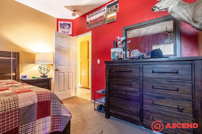 Building Photo - LISTING TITLE: Comfortable 3BD/2BA Home in Tulare's 93274 — Move-In Ready!