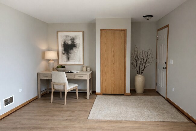 Building Photo - 4840 W 119th St