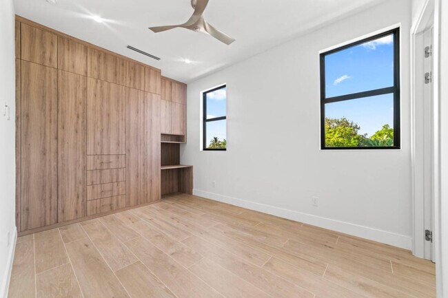 Building Photo - 1812 Miami Rd