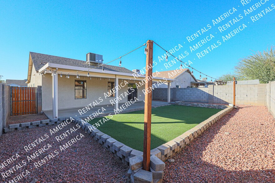 Building Photo - 11802 W Columbine Dr