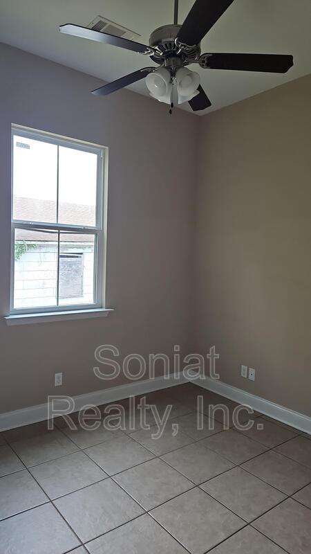 Building Photo - 2812 Spain St