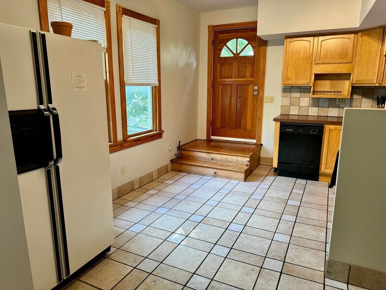 Building Photo - 1235 Highland St