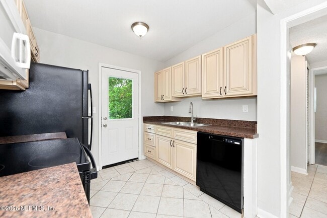 Building Photo - 6856 Camelot Rd