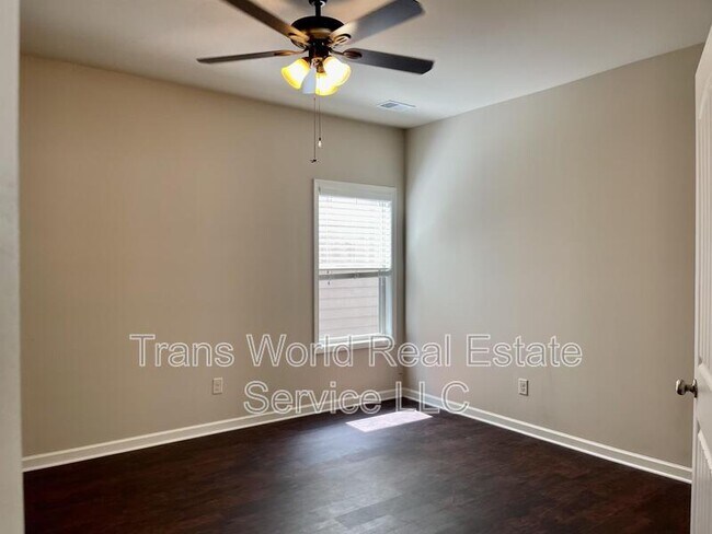 Building Photo - 5226 Apple Grove Rd NE