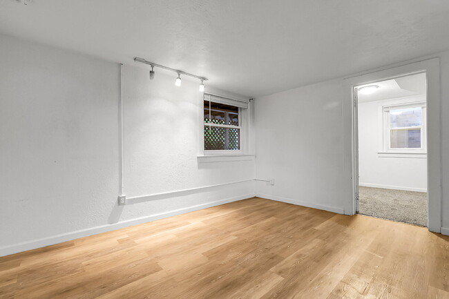 Building Photo - $1,395.00 - 2 Beds, 1 Bath, Condo in Denve...
