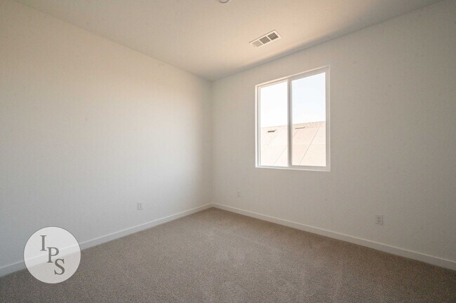 Building Photo - 2808 N Vahe Ave