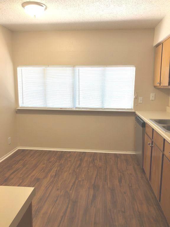 Building Photo - 9009 Quail Valley Dr
