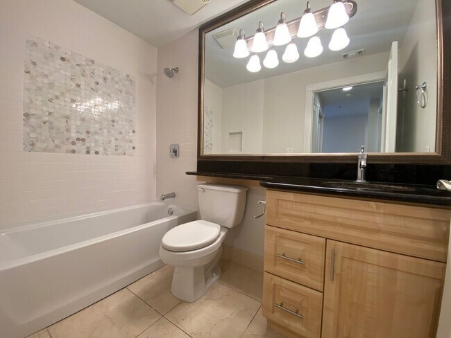 Building Photo - Remodeled 2 Bedroom Condo Just Off the Strip!