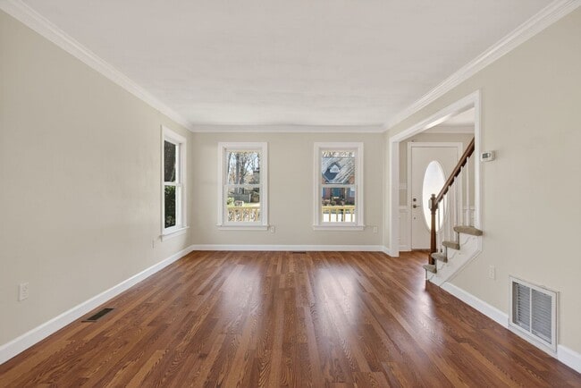 Building Photo - 5 Bed, 2.5 Bath Home in the Heart of Red Mill Farms