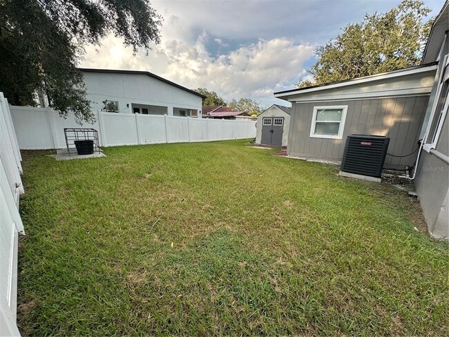 Building Photo - 2121 W Powhatan Ave