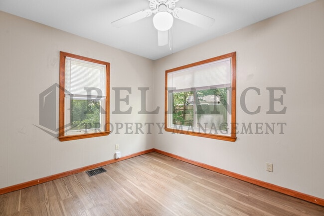 Building Photo - 636 S Clifton Ave