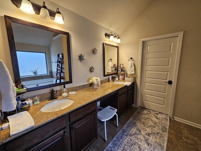 Building Photo - 202 Ermon Ct