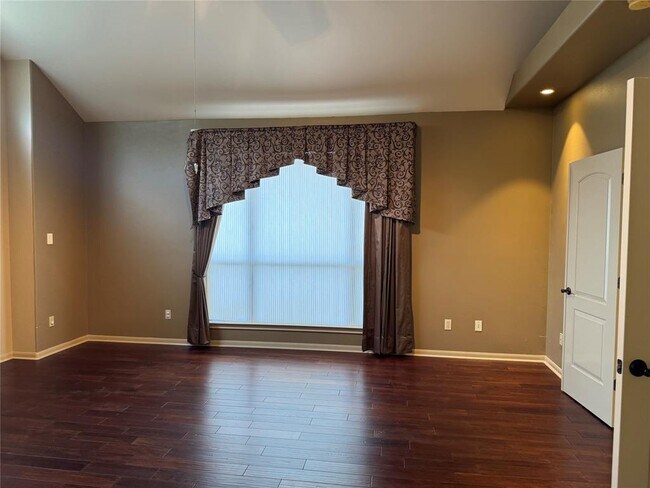 Building Photo - 10913 Sans Souci Pl