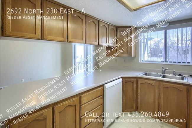 Building Photo - Large 2 Bed/1 Bath Upstairs Apartment In N...