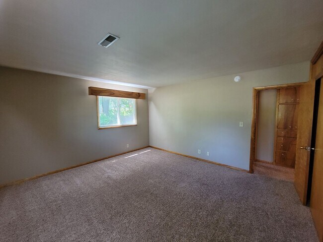 Building Photo - 1103 College St