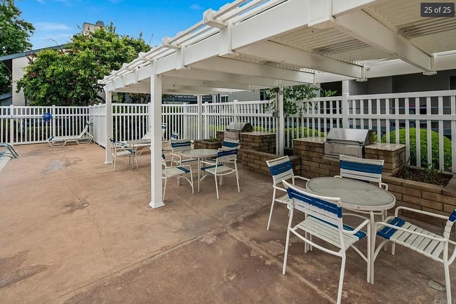 Building Photo - 1498 Gustavo St