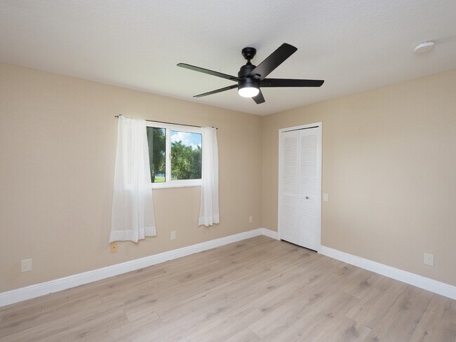 Building Photo - 3 BEDROOM • 2 BATHROOM • PRIVATE POOL • WATERFRONT • BOAT LIFT • ZERO DEPOSIT MOVE-IN AVAILABLE