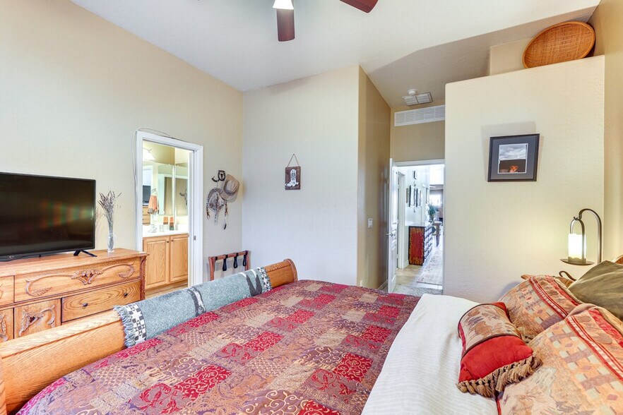 Building Photo - 1425 N Harper Cir