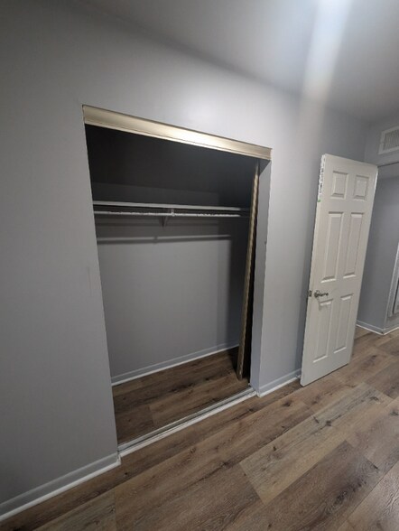 Building Photo - 821 E Wayne Ave