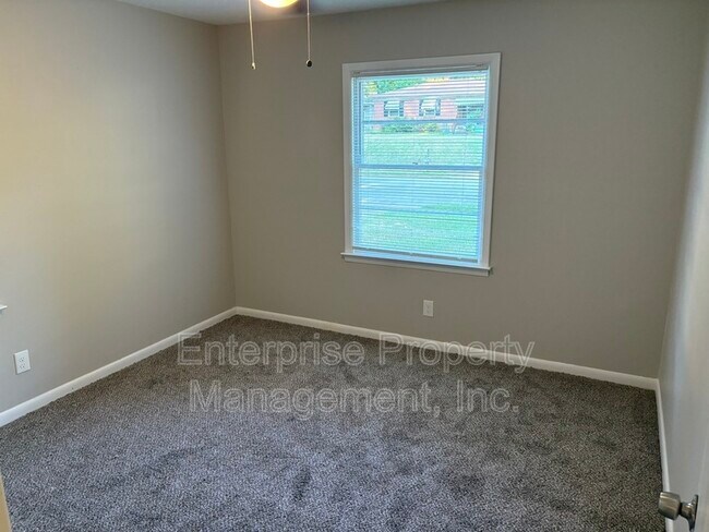 Building Photo - 3283 Frayser View Dr