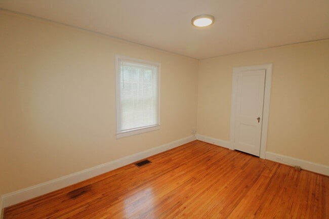 Building Photo - Charming 3 bedroom in Commonwealth!