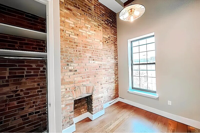 Building Photo - 404 Suydam St
