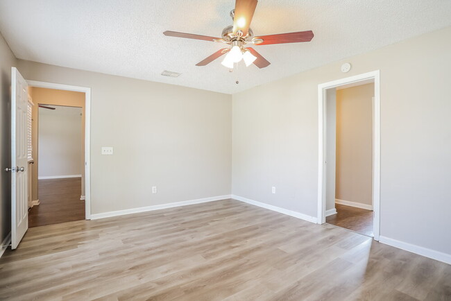 Building Photo - 460 Kevin Dr