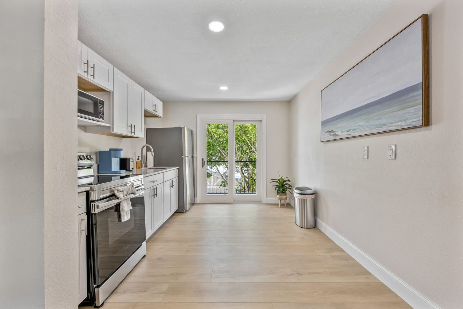 Building Photo - 637 S Orlando Ave