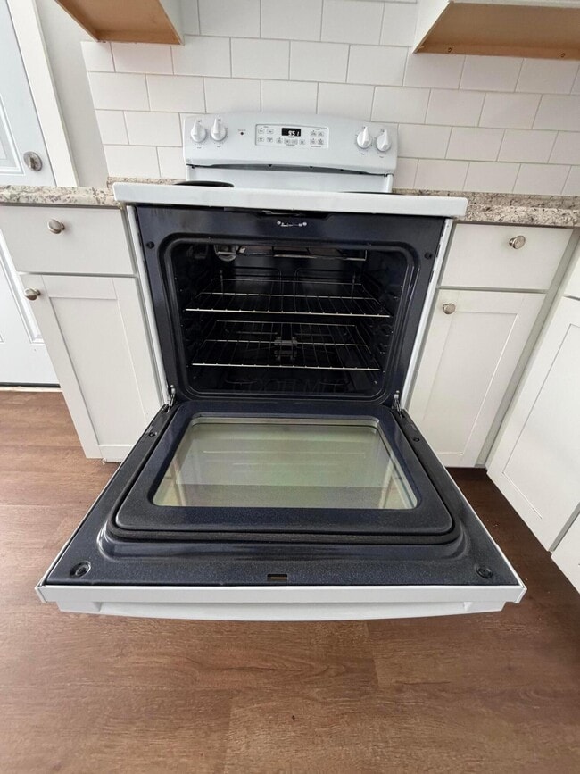 Building Photo - 1975 Dunbar Dr