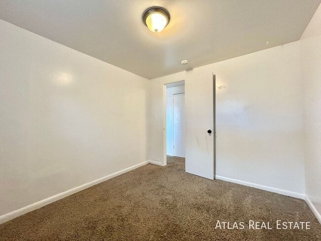 Building Photo - 878 Linley Ct