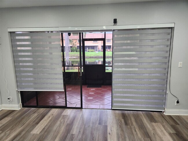 Building Photo - 3667 Carambola Cir N